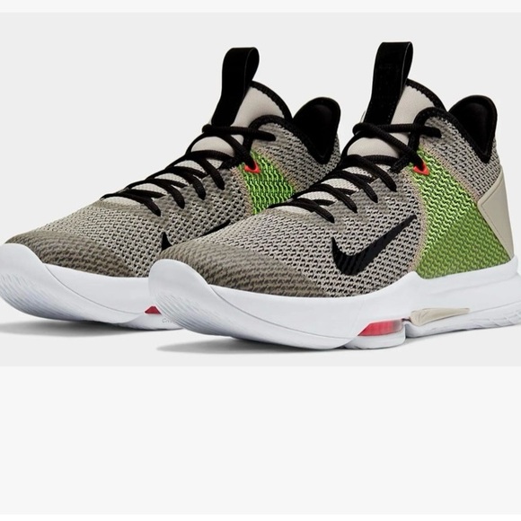 Nike Men’s Lebron Wittness 4 Basketball - Picture 1 of 10